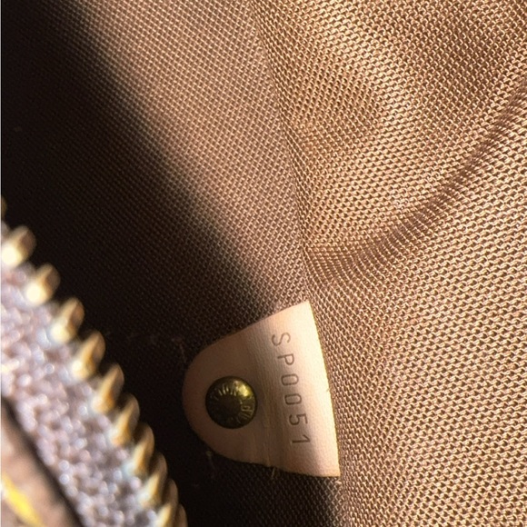 Authentic speedy 25 monogram comes with dust bag - Picture 4 of 11